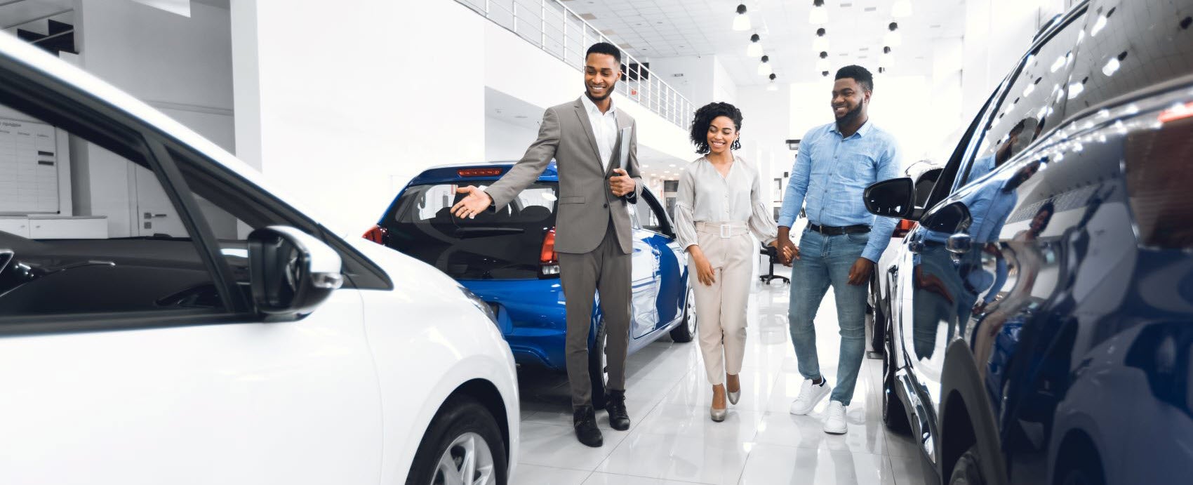 Couple Shopping for a New Car near Ephrata PA